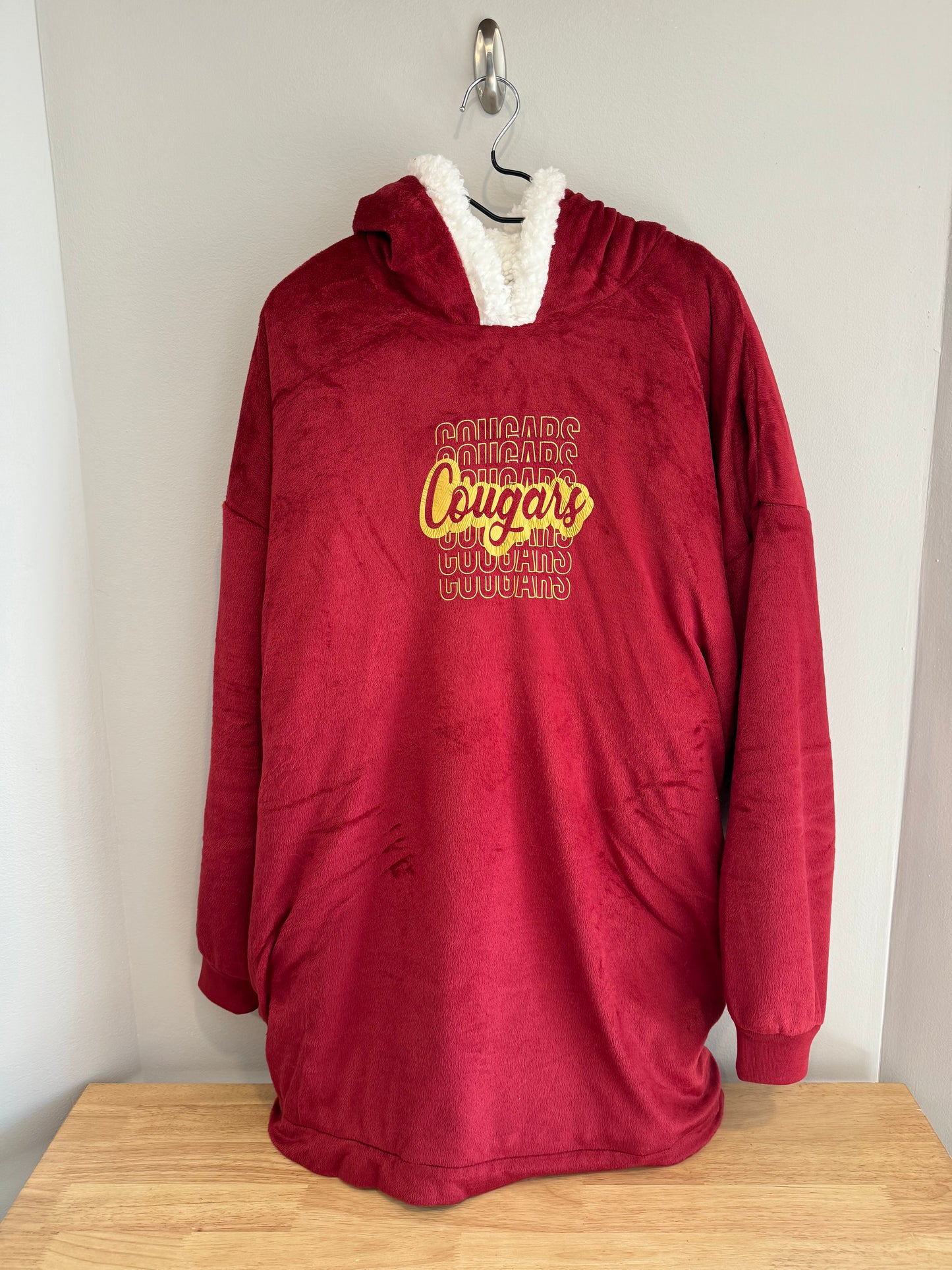 Cougars Wearable Blanket